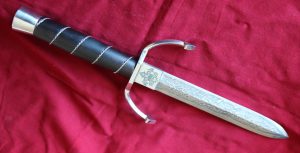 cable san mai dagger with stainless steel fittings and ebony handle